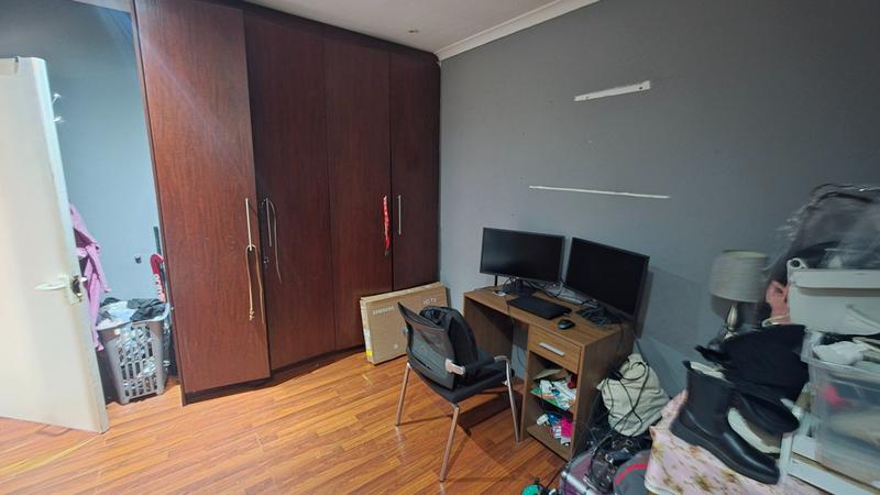 4 Bedroom Property for Sale in Glenwood Western Cape